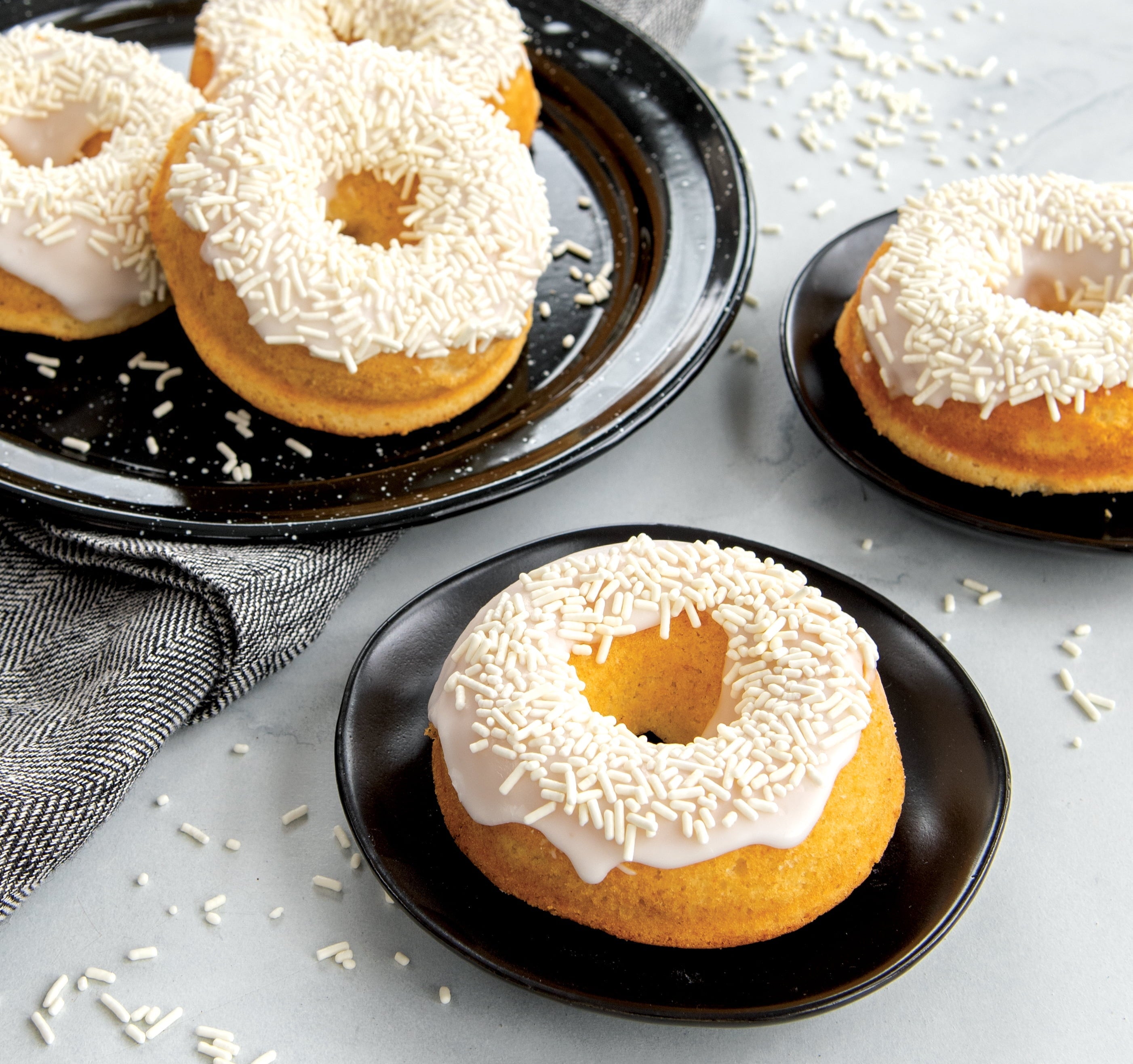 Premium Kitchen 6 Cavity Nonstick Steel Donut Pan - Innovative Kitchen Helper for Modern Cooking Detail